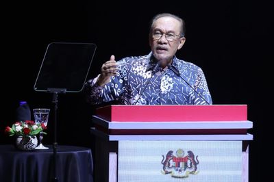 Thủ tướng Malaysia công bố 6 biện pháp cấp bách hạ nhiệt chi phí sinh hoạt cho người dân.