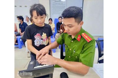 Công an Phú Quốc làm việc 3 ca/ngày, giải quyết thủ tục cho người dân