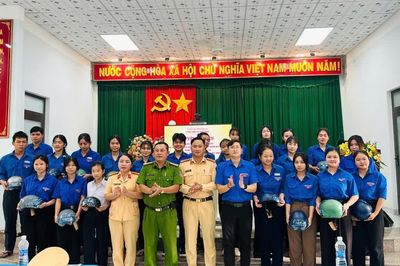Tuyên truyền pháp luật về giao thông cho thanh thiếu niên phường Quy Nhơn Tây