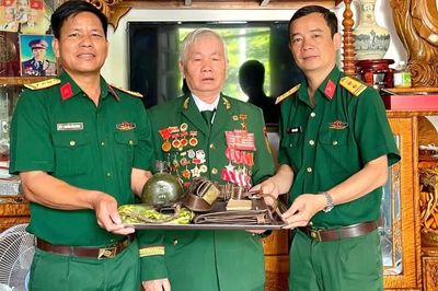 “Viết tiếp câu chuyện hòa bình” từ kỷ vật chiến trường