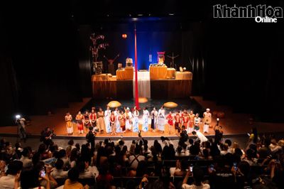 Thí sinh Miss World 2026 thưởng thức chương trình nghệ thuật "Chum Show" tại Nhà hát Đó