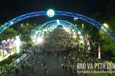 Háo hức chương trình biểu diễn kỵ binh, quân nhạc