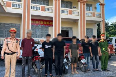 Từ hình ảnh trên mạng, xử lý nhóm thanh thiếu niên “bốc đầu” xe máy