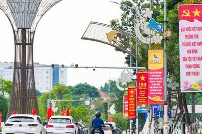 Đất Tổ rực sắc đỏ mừng Quốc khánh