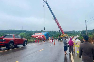 Thủ tướng yêu cầu khẩn trương khắc phục hậu quả vụ lật xe khách tại Gia Lai