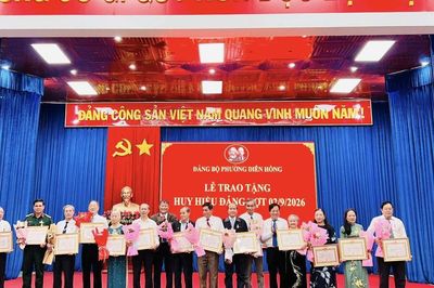 Tự hào và trách nhiệm khi được nhận Huy hiệu Đảng