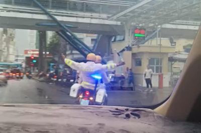 Nghẹt thở hành trình hơn 300km đưa sản phụ nguy kịch đi cấp cứu