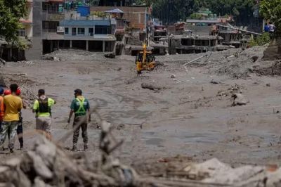 Nepal chạy đua giải cứu hàng trăm người trong hầm thủy điện