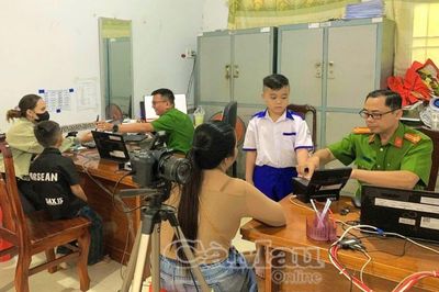Công an Cà Mau phục vụ Nhân dân xuyên Lễ 2/9