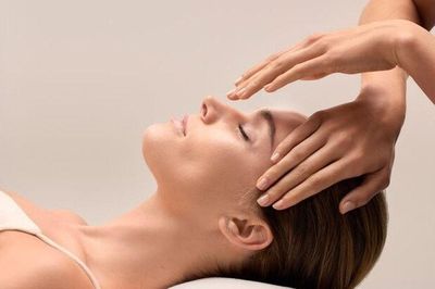 7 thói quen tưởng vô hại nhưng đang âm thầm 'bào mòn' collagen, khiến làn da phụ nữ lão hóa 'phi mã'