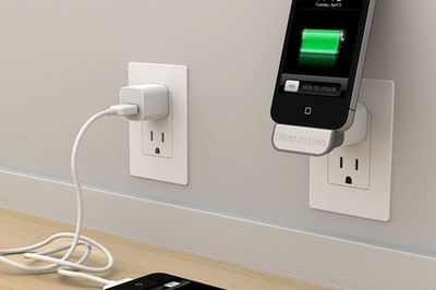 Sạc điện thoại xong có cần rút củ sạc khỏi ổ điện? Câu trả lời khiến nhiều người bất ngờ