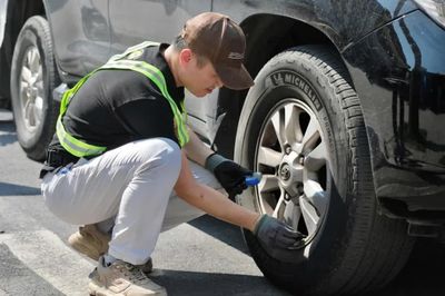 Bí quyết lái xe ô tô đường dài an toàn: 5 hạng mục cần kiểm tra ngay tại nhà trước khi xuất phát