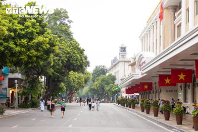 Phố phường Hà Nội, TP.HCM đỏ thắm sắc cờ dịp Quốc khánh 2/9
