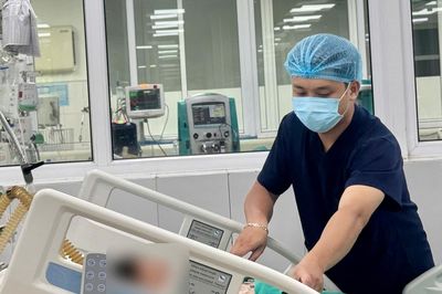 Nghi bị ấu trùng mò đốt, bé gái bị sốc nhiễm khuẩn, suy đa tạng