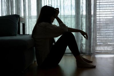 Phát hiện chồng ngoại tình nhờ lịch sử hỏi quán ăn, gợi ý mua quà trên Chat GPT