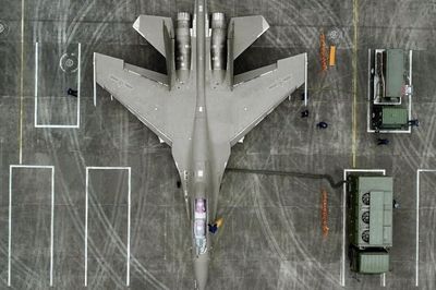 Tiêm kích J-16 Trung Quốc so tài Rafale Pháp tranh đoạt ngôi vị 'bá chủ bầu trời'