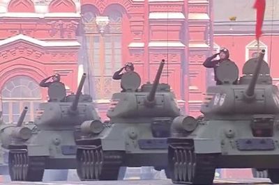 Vì sao xe tăng T-34 vẫn xuất hiện trong các cuộc duyệt binh sau gần một thế kỷ?