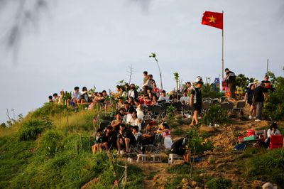 Dậy từ 4h sáng nhận chỗ ngắm bình minh bên biển Vũng Tàu