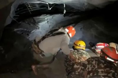 279 công nhân được giải cứu, nhưng dần khép lại cuối đường hầm