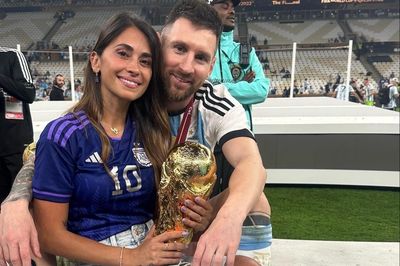 Vợ Messi lên tiếng khi chồng giã từ đội tuyển Argentina