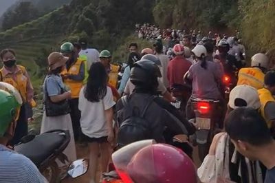 Đông nghịt khách săn hoàng hôn ở Mù Cang Chải lễ 2/9