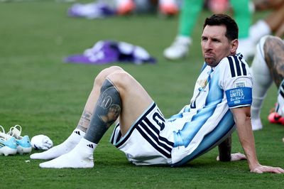 Messi dừng lại đúng lúc hay quá sớm?