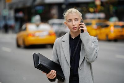 Không mua nhà, Gen Z đầu tư tiền vào đâu?
