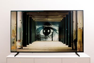 R85H - Mẫu TV cao cấp chủ lực với công nghệ hiển thị mới
