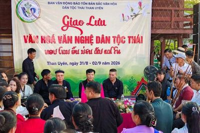 Độc đáo Lễ buộc chỉ cổ tay của người Thái ở Than Uyên