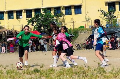 Phụ nữ vùng cao Tân Hợp tranh tài bóng đá dịp Quốc khánh 2.9
