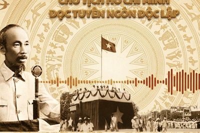 Nghe Tuyên ngôn Độc lập do Chủ tịch Hồ Chí Minh đọc sáng 2/9/1945