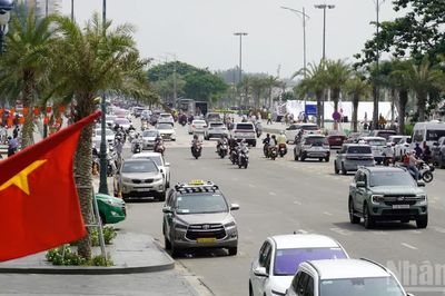 Biển Vũng Tàu đông kín du khách