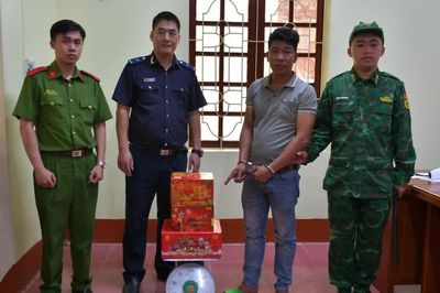 Biên phòng Lạng Sơn bắt giữ 15kg pháo nổ vận chuyển trái phép