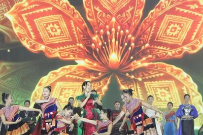 Thổ cẩm Sơn La hòa sắc cùng nghệ thuật đương đại