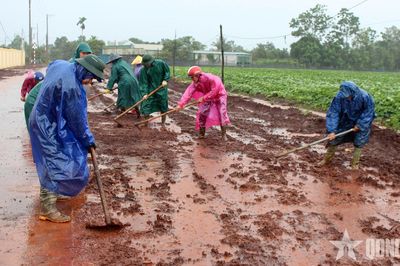 Những ngày không nghỉ trên công trường vùng biên Ia Chia