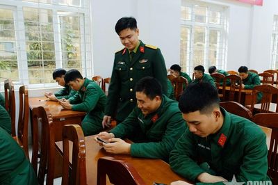 Xây dựng 'lá chắn mềm' cho hạ sĩ quan, binh sĩ ở đơn vị cơ sở khi sử dụng thiết bị điện tử thông minh-Bài 1: Nguy cơ hiện hữu 'nấm độc' trên không gian mạng