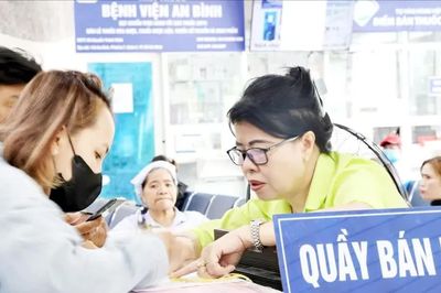 Chậm cập nhật danh mục thuốc bảo hiểm y tế: Người bệnh thêm nặng gánh