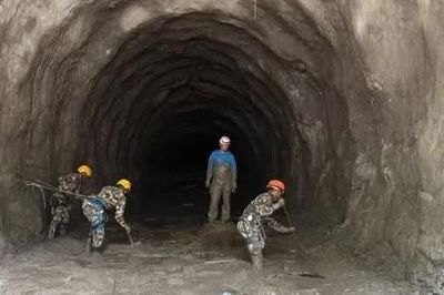 Chạy đua giải cứu hàng trăm người mắc kẹt trong các đường hầm thủy điện sau lũ quét ở Nepal và Trung Quốc
