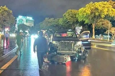 Tài xế say xỉn lái ô tô tông 3 xe máy tại Quảng trường ở Gia Lai