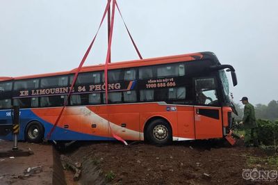Thủ tướng yêu cầu khẩn trương khắc phục hậu quả vụ lật xe khách khiến nhiều người thương vong ở Gia Lai