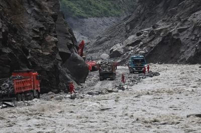 Nhà xác Nepal quá tải khi số người chết trong thảm họa lũ quét vượt 1.000