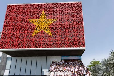 Tết Độc lập, bạn trẻ Đà Nẵng đổ về nơi lưu dấu chủ quyền biển đảo