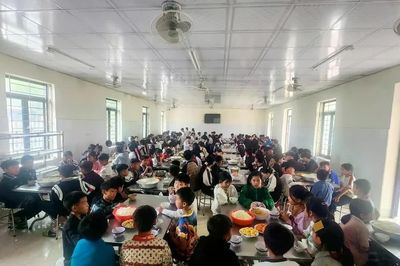 Điện Biên khẩn cấp rà soát việc một hiệu trưởng lên mạng kêu gọi hỗ trợ gạo và gas