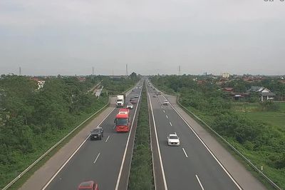 Cho xe đi vào làn đường ngược chiều cao tốc Cao Bồ - Pháp Vân về Hà Nội