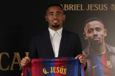 Chia tay Arsenal, Gabriel Jesus chính thức gia nhập Barca