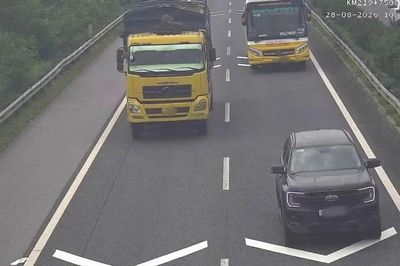 Cục CSGT: Giữ khoảng cách an toàn, dòng xe vẫn di chuyển liên tục
