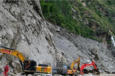 Công trình duy nhất đứng vững tại cửa khẩu Nepal - Trung Quốc sau lũ quét