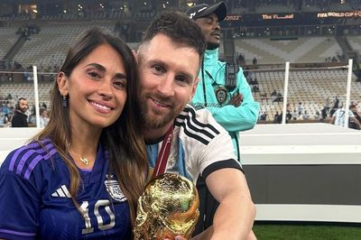 Messi giã từ đội tuyển Argentina, vợ người mẫu kể những ngày chồng 'đau đớn, gục ngã'