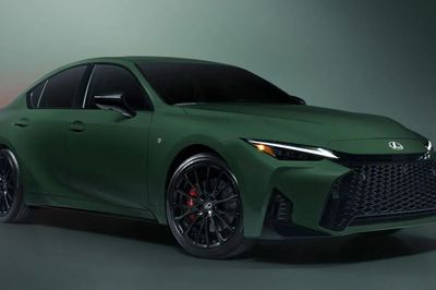 Lexus tung mẫu sedan động cơ V6 bản giới hạn với chỉ có 350 xe màu xanh lục