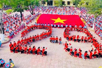 Học sinh Nghệ An xếp hình 2/9 mừng Quốc khánh